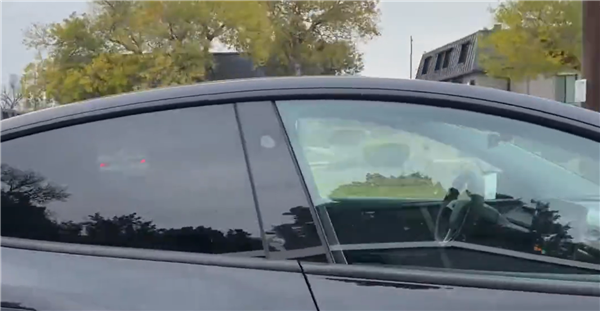 无安全员、无乘员 马斯克发文：特斯拉启动无人驾驶Robotaxi路测