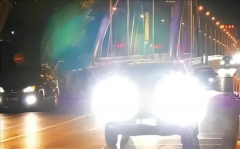 能往地上投影的车灯 真能让开车