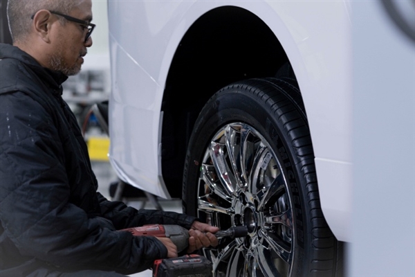 法拉第未来晒FX Super One工厂组装现场 网友:纯手搓 草台班子